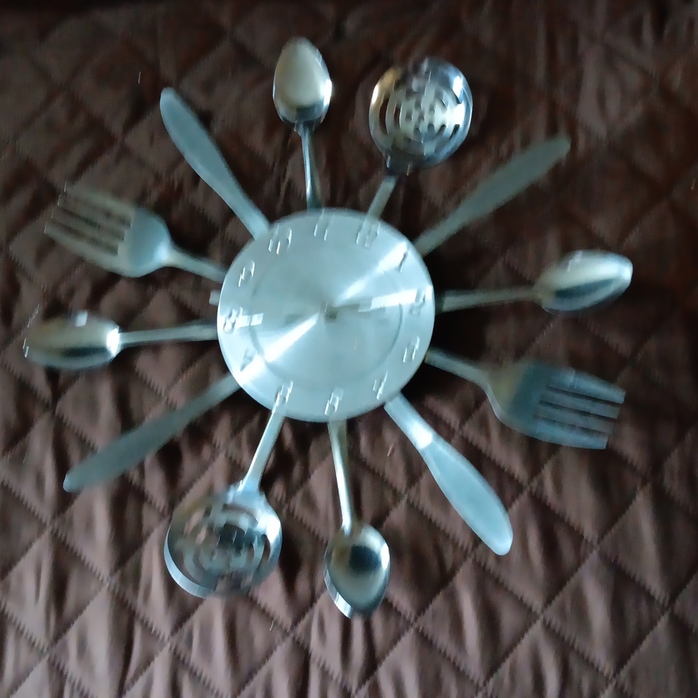 KITCHEN WALL CLOCK - Picture 3 of 4